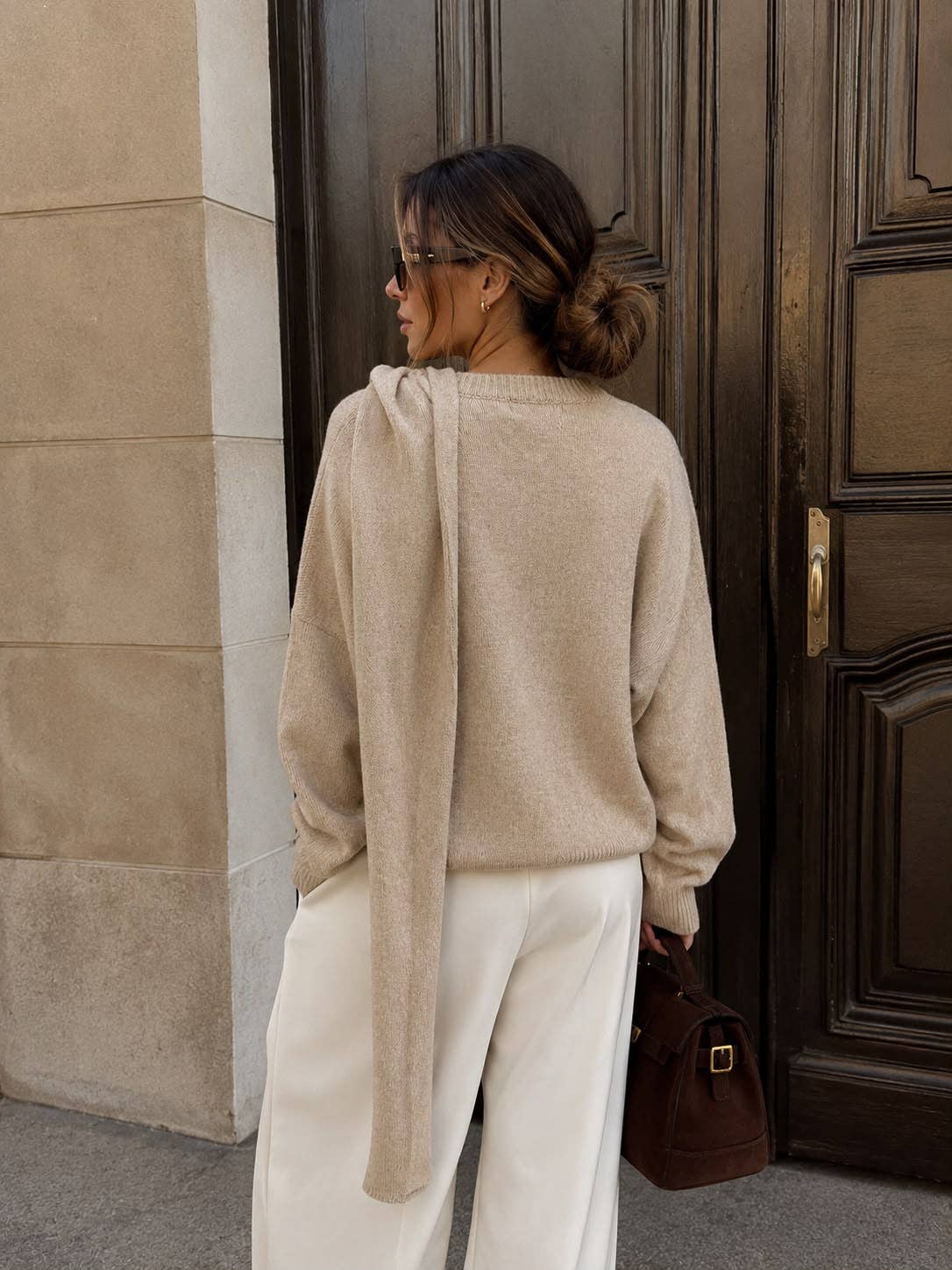 Women's Sweater with Integrated Scarf and Jeweled Brooch – Soft Knit: Taupe / TU 38-42