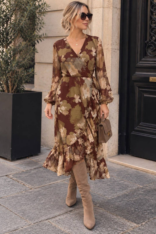 Women's long wrap dress – floral print, tie-waist and flowing ruffles: Brun / ML