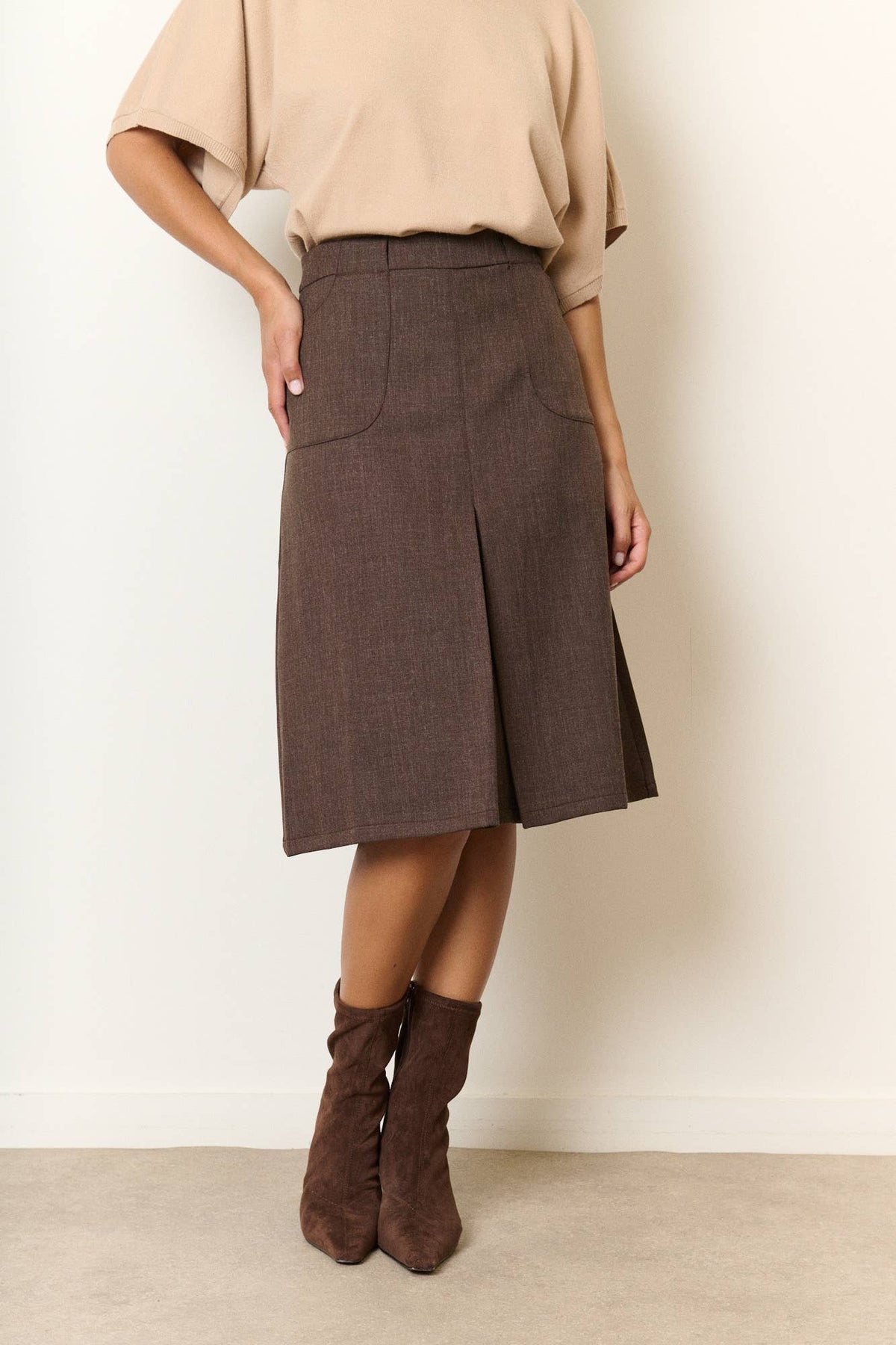 Skirts: Brown / M